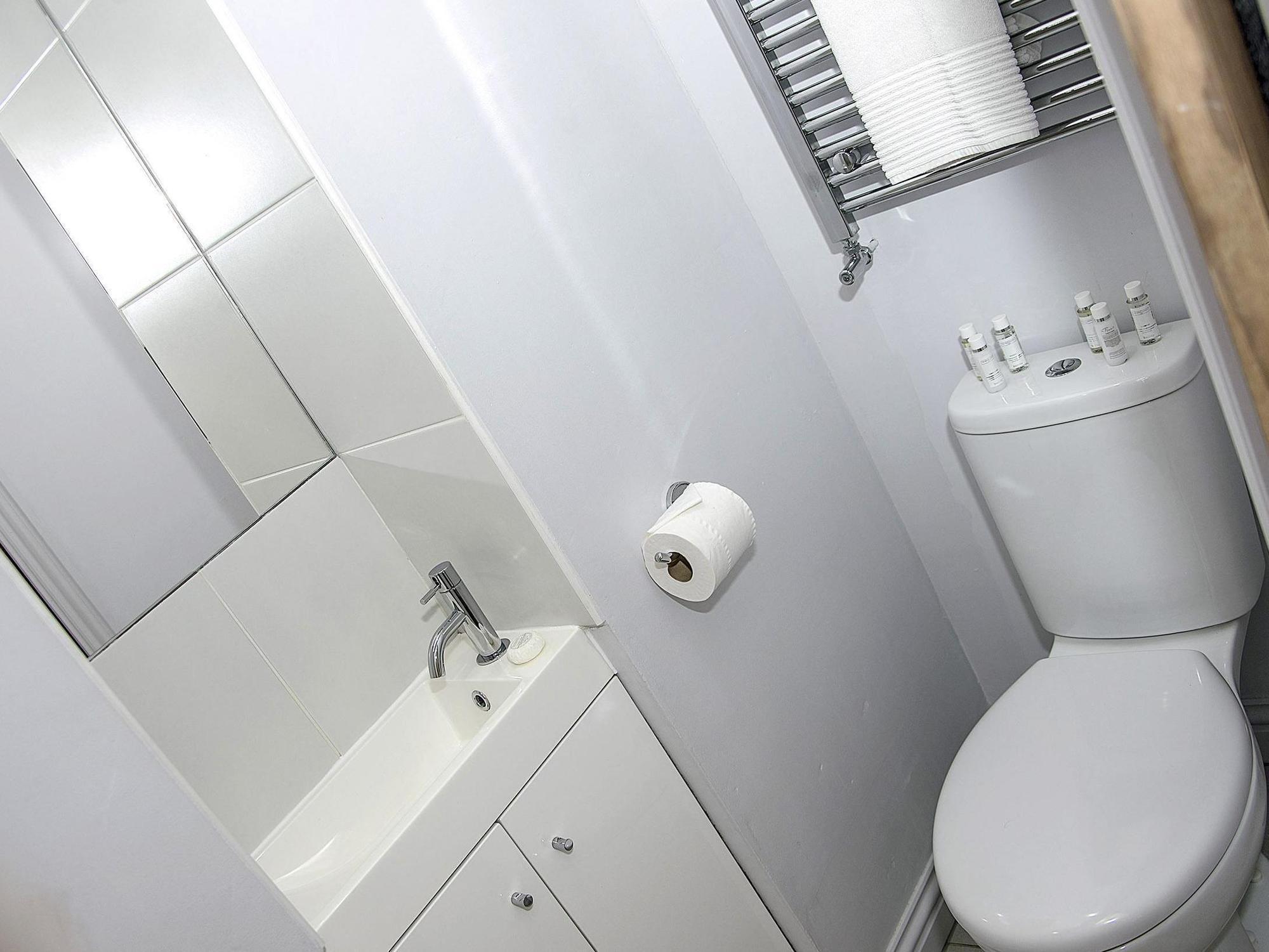 Base Serviced Apartments - City Road Честер Экстерьер фото