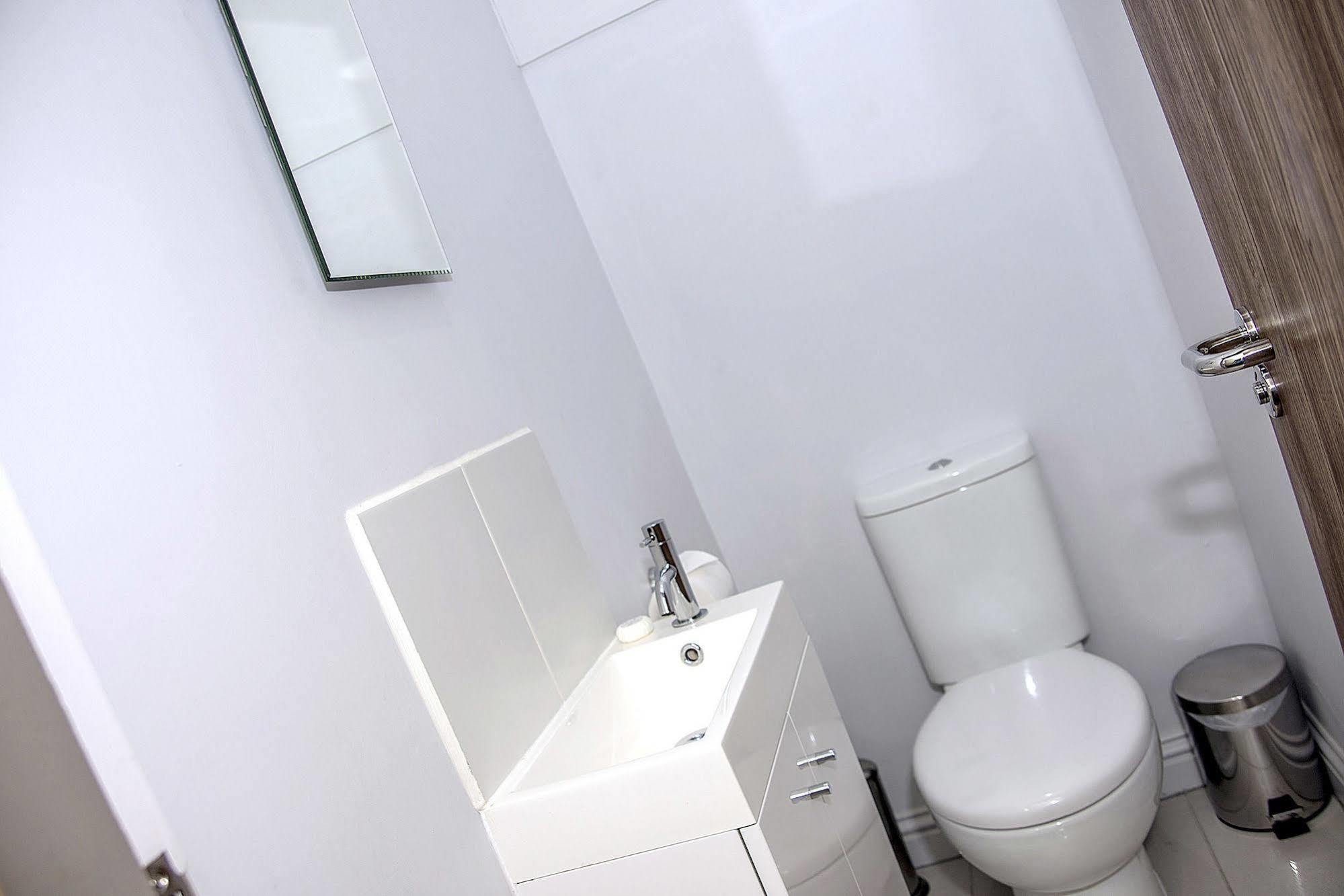 Base Serviced Apartments - City Road Честер Экстерьер фото