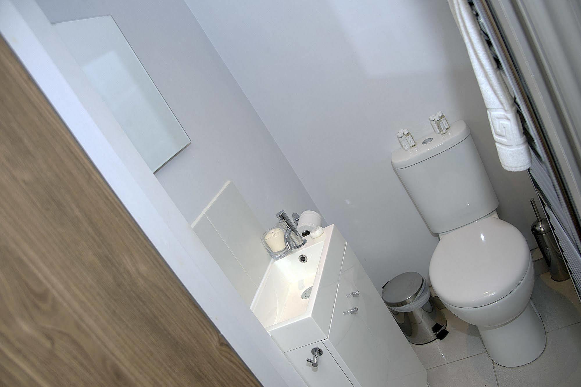 Base Serviced Apartments - City Road Честер Экстерьер фото