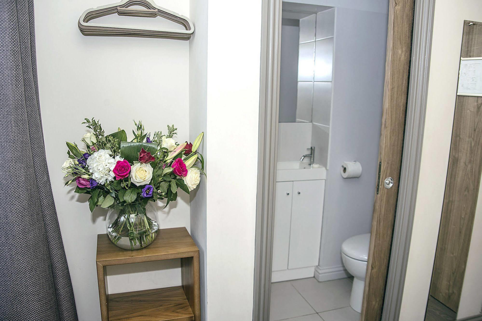 Base Serviced Apartments - City Road Честер Экстерьер фото