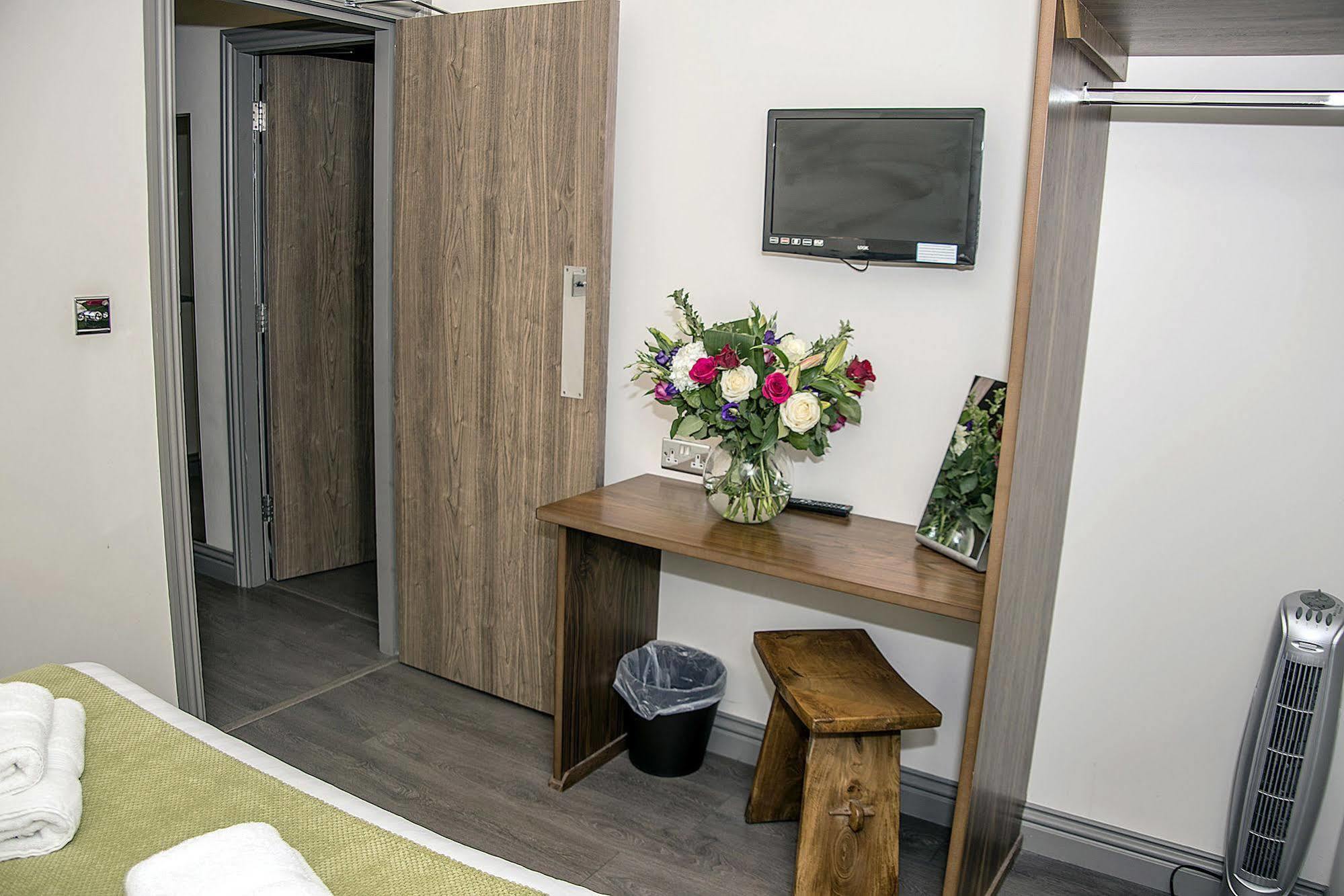 Base Serviced Apartments - City Road Честер Экстерьер фото