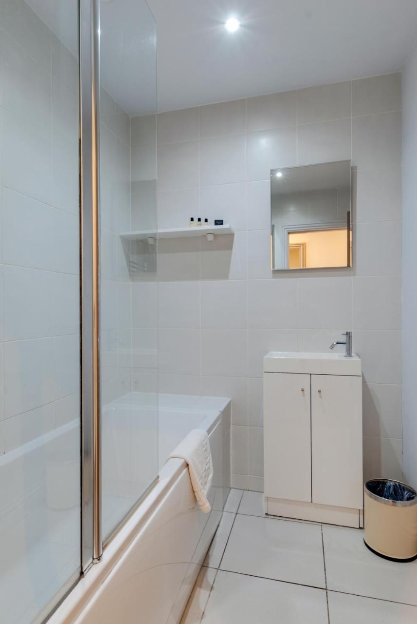Base Serviced Apartments - City Road Честер Экстерьер фото