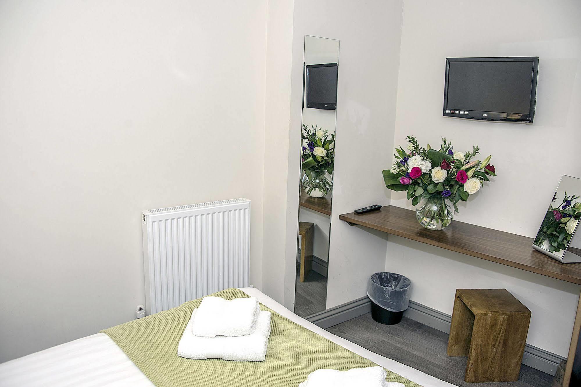 Base Serviced Apartments - City Road Честер Экстерьер фото