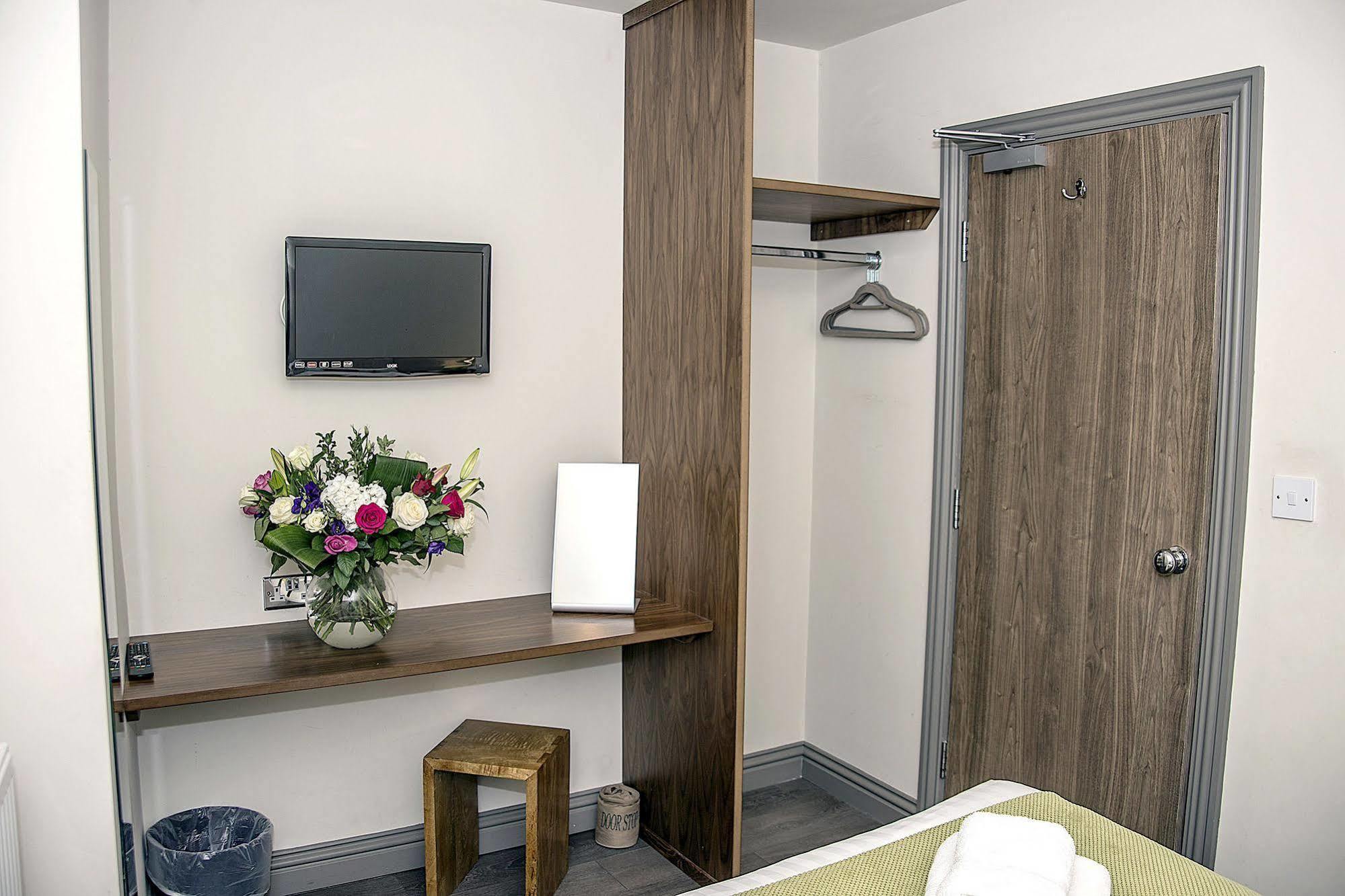 Base Serviced Apartments - City Road Честер Экстерьер фото